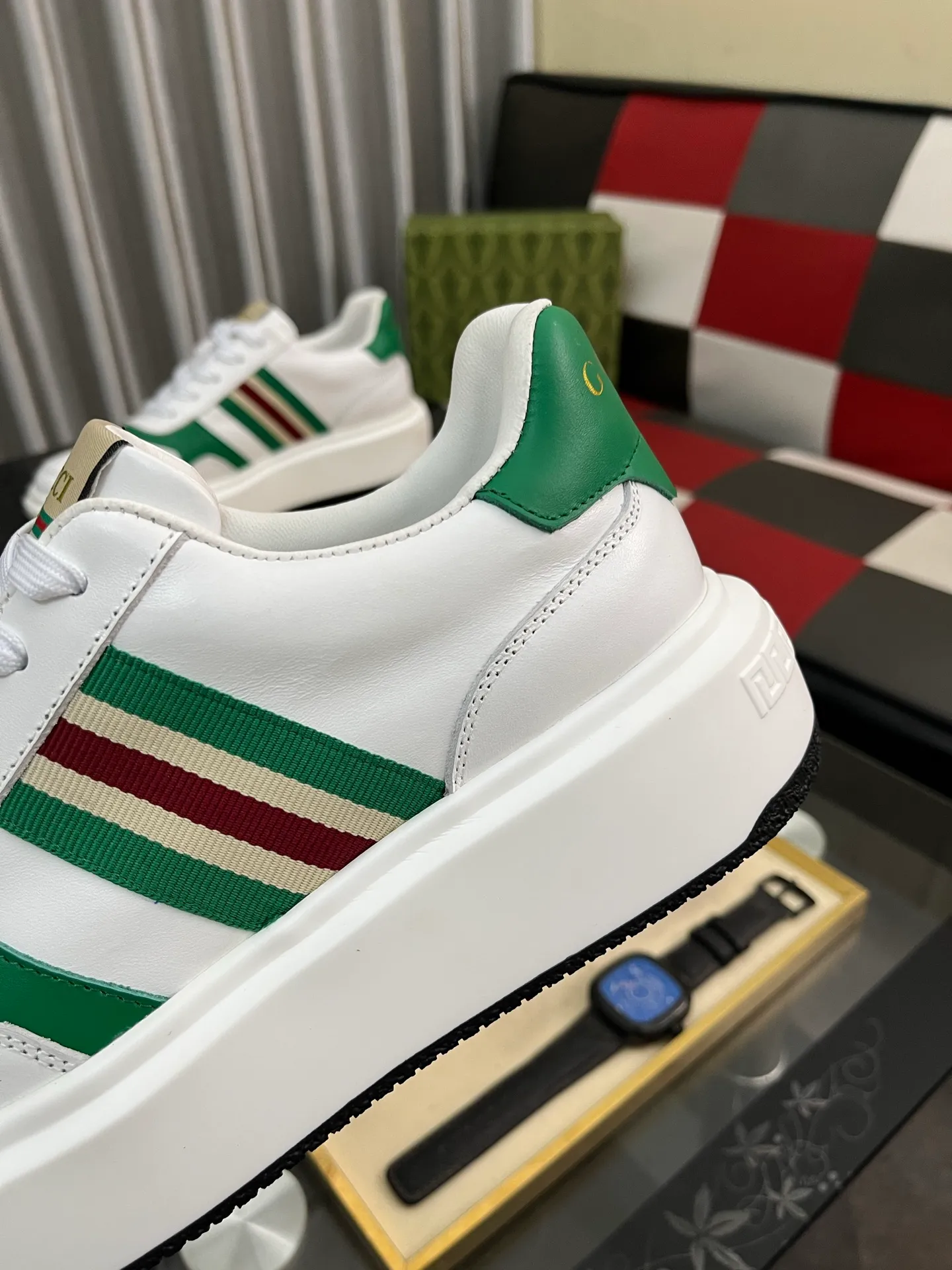 Men's Men's Shoes 💰458⌚️⌚️ [Gucci·Gucci] Original quality. ~ Unique modern style sneakers. 🏃A must-have casual shoe for trendy men😍😍 Original brand imported from Italy, imported original leather, sheep lining (refuses to discolor and grind feet) Sole: Original sole provided by the original factory, French lazy style design ⚠️Fit to the feet, original quality, super comfortable original sole. Just like shooting the real thing 🎬The real thing is better Code number: 38-443️⃣Colors available